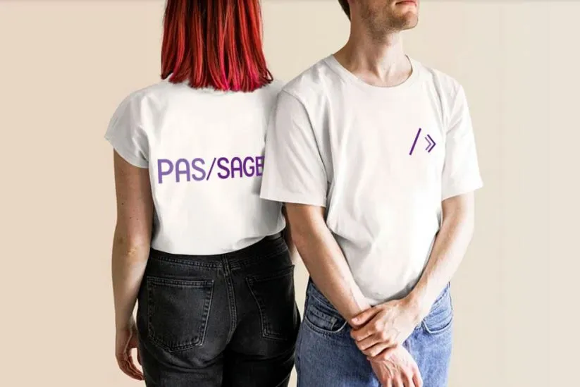 Mockup d'un chandail blanc avec logo avant/arroère